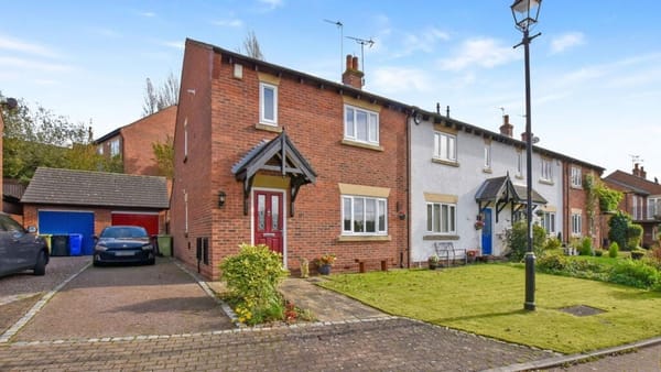 £285,000