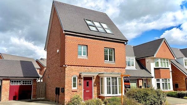 £370,000