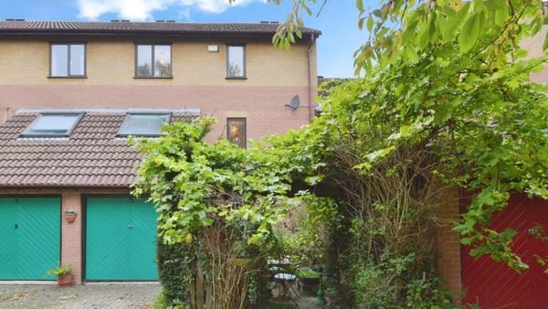 £425,000