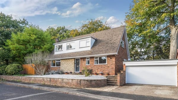 £850,000