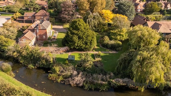 £950,000