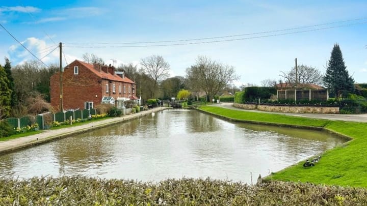 Canalside Homes for Sale from £0k to £300k