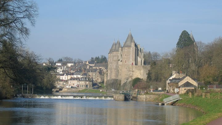 Property Hunting on the Canal de Nantes a Brest